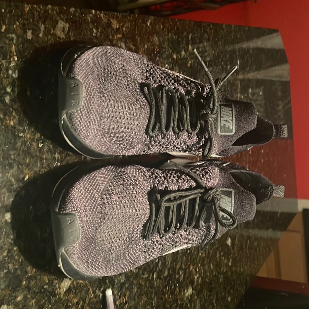 Black and white tennis shoes
